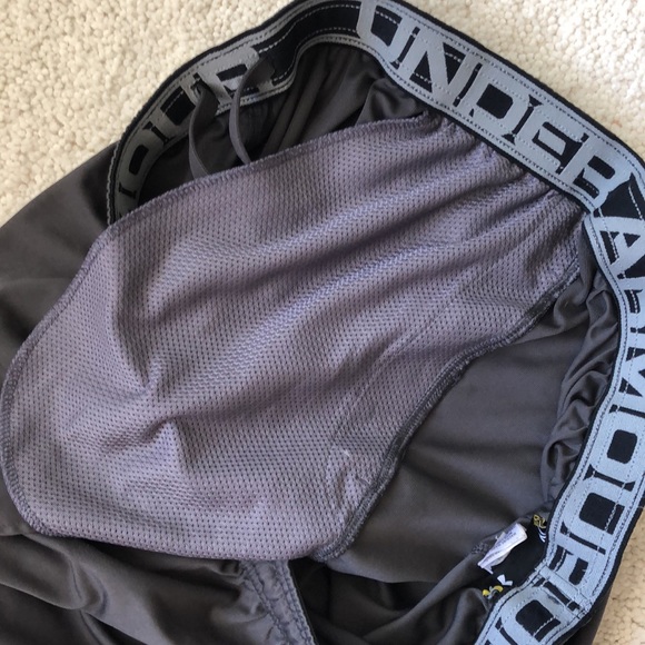 Brown University Men’s 2 XL Under Armour Shorts - Picture 7 of 16